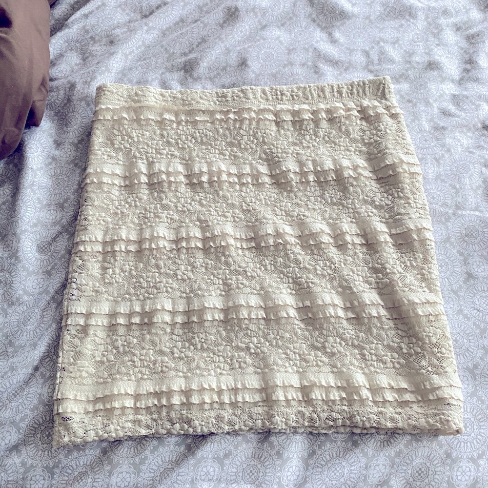 Forever 21 cream skirt size M